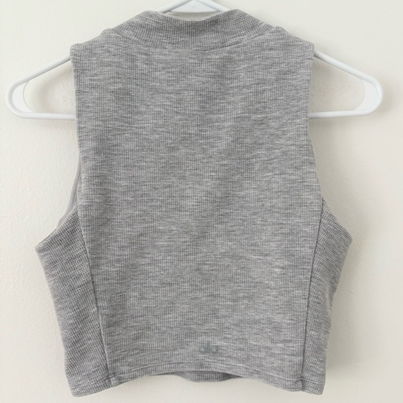 Alo Yoga Dove Grey Heather Micro Waffle Built In Bra Mock Neck Crop Tank Small - Picture 6 of 8
